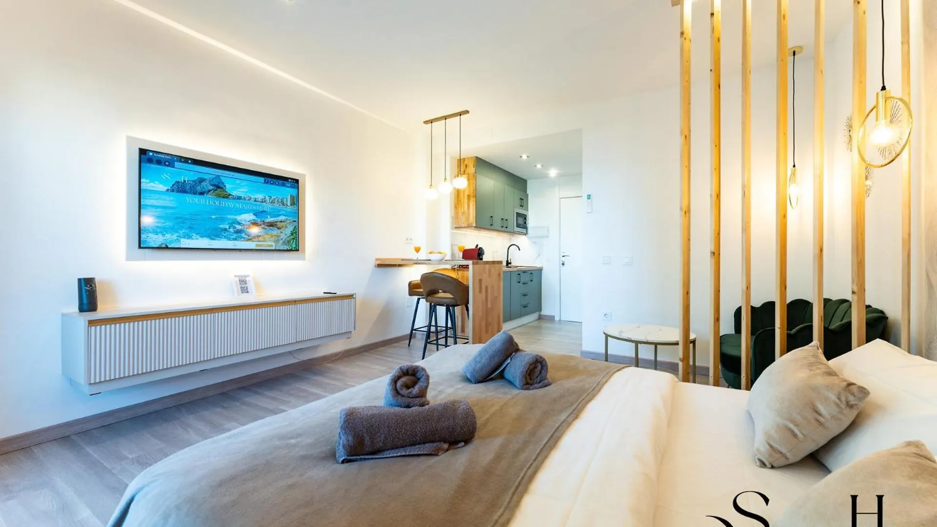 Seaview Beachfront Studio With Aqua Park & Balcony Benalmádena Ισπανία