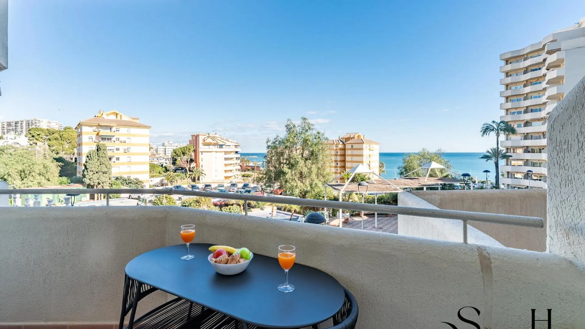Seaview Beachfront Studio With Aqua Park & Balcony Benalmádena 0*,  Ισπανία