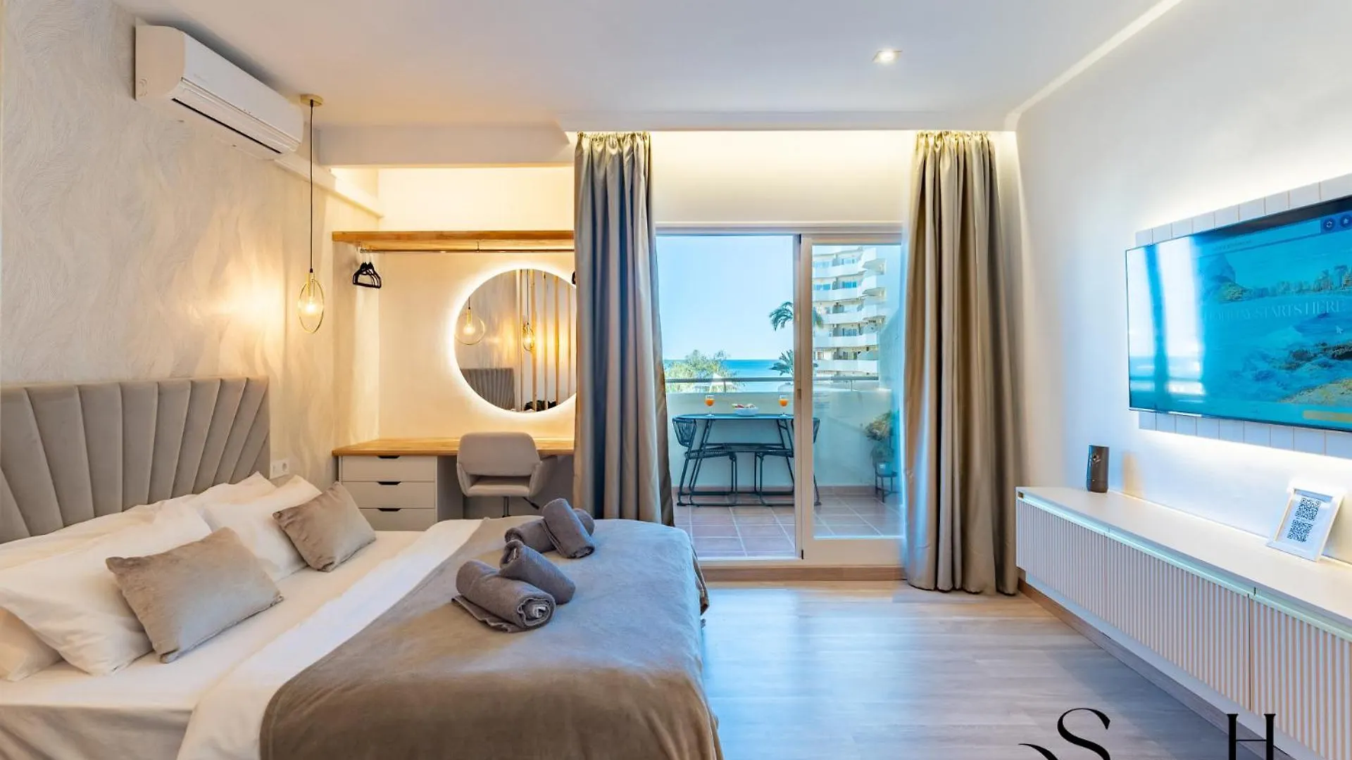 Seaview Beachfront Studio With Aqua Park & Balcony Benalmádena