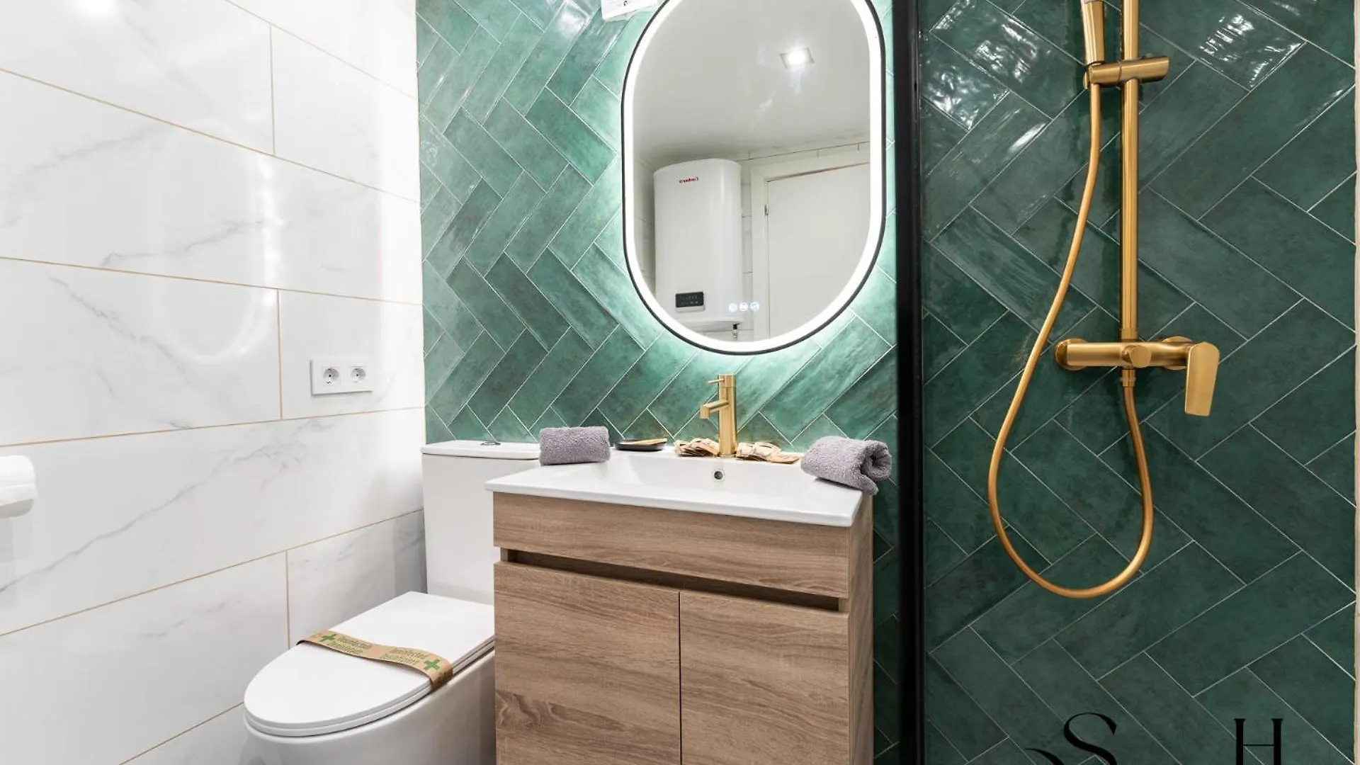 Seaview Beachfront Studio With Aqua Park & Balcony Benalmadena