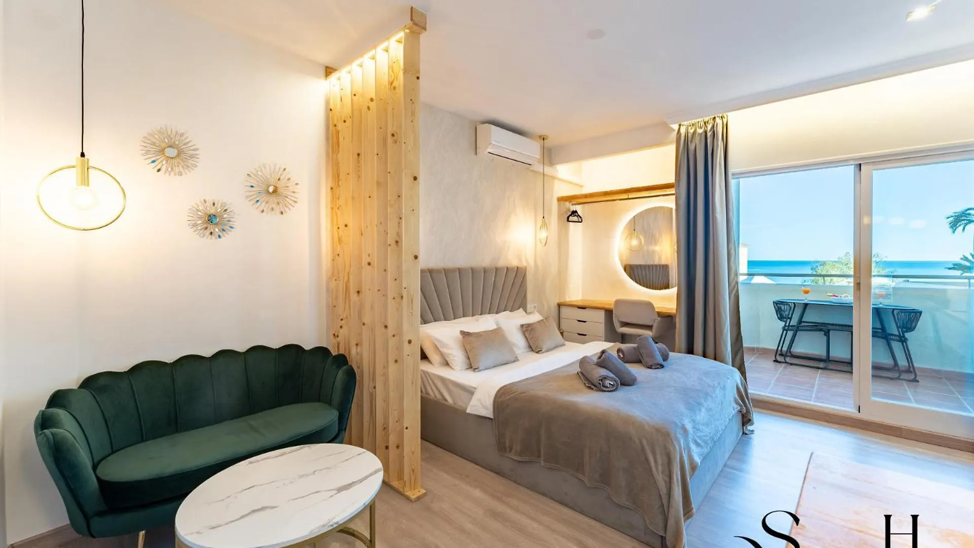 Seaview Beachfront Studio With Aqua Park & Balcony Benalmadena